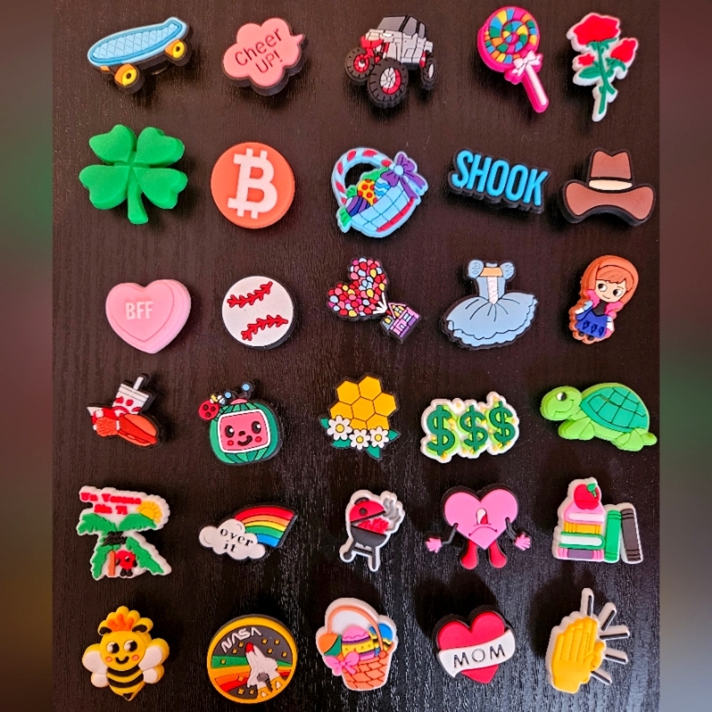 Lot rubber crocs‎ pin (109)